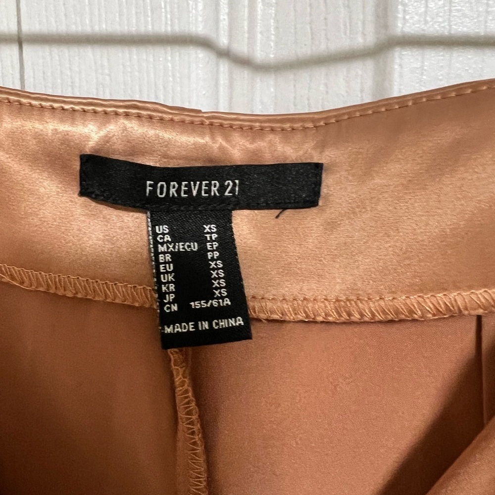 Forever21 Satin Pant Size XS - Picture 8 of 9